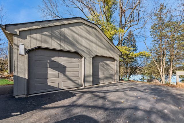 33 Shoreline Road B, Lake Barrington, IL 60010