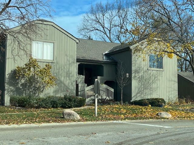 33 Shoreline Road B, Lake Barrington, IL 60010