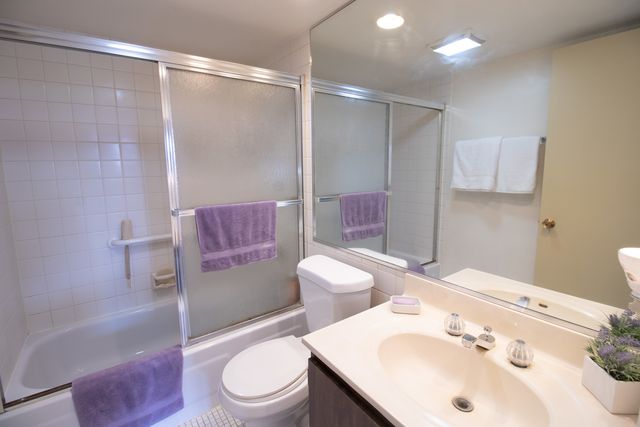 1706 Northfield Square D, Northfield, IL 60093