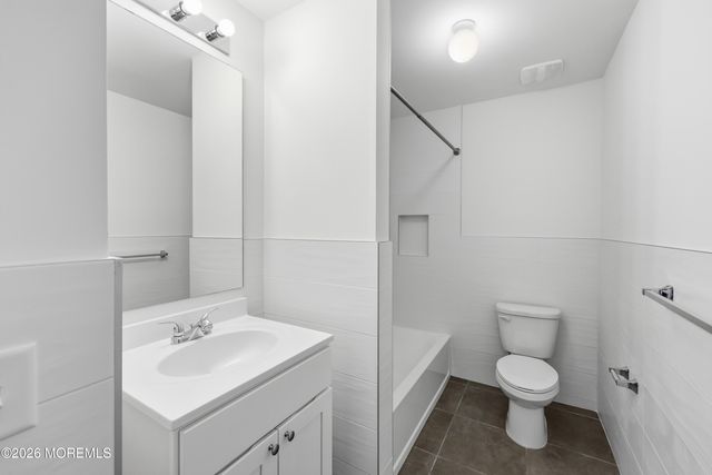 193 Colonial Drive, Lakewood, NJ 08701