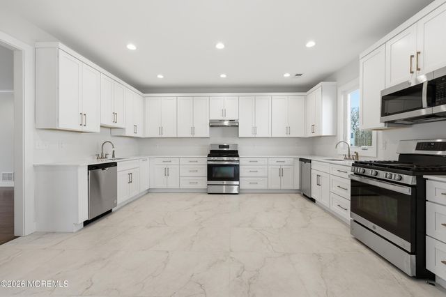 193 Colonial Drive, Lakewood, NJ 08701