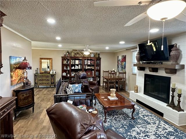 6910 Military Road, Lavaca, AR 72941