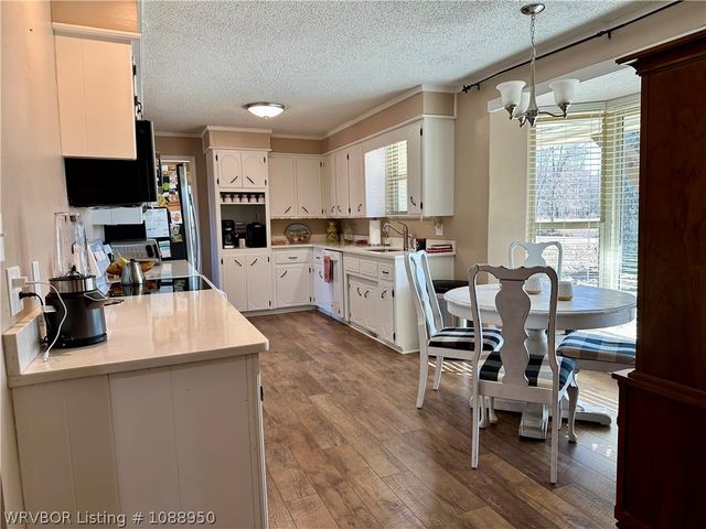 6910 Military Road, Lavaca, AR 72941