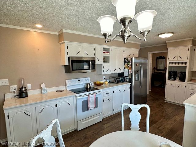 6910 Military Road, Lavaca, AR 72941