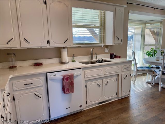 6910 Military Road, Lavaca, AR 72941