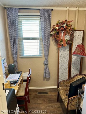 6910 Military Road, Lavaca, AR 72941