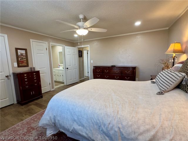 6910 Military Road, Lavaca, AR 72941