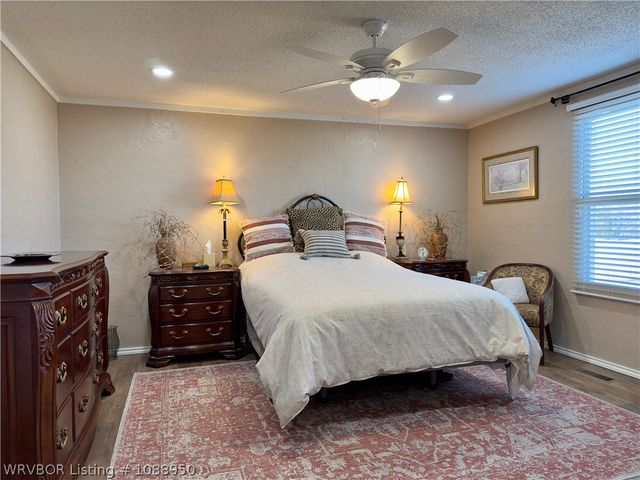 6910 Military Road, Lavaca, AR 72941