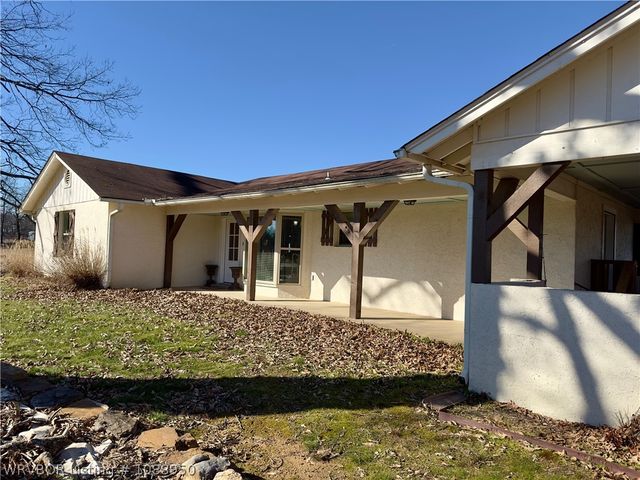 6910 Military Road, Lavaca, AR 72941