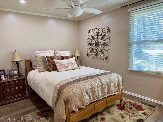 6910 Military Road, Lavaca, AR 72941