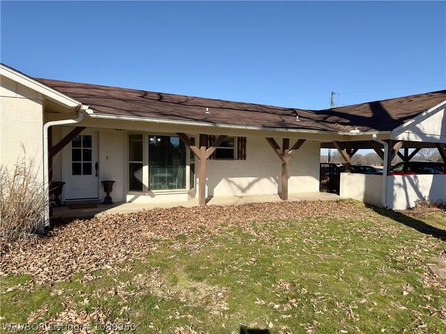 6910 Military Road, Lavaca, AR 72941
