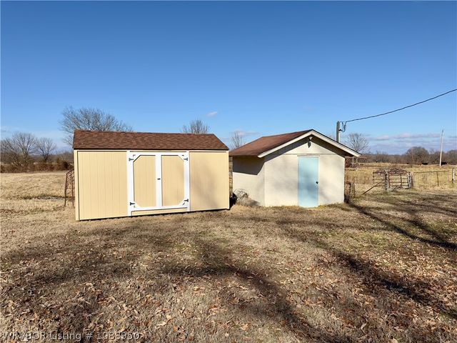 6910 Military Road, Lavaca, AR 72941