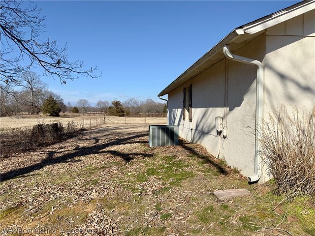 6910 Military Road, Lavaca, AR 72941