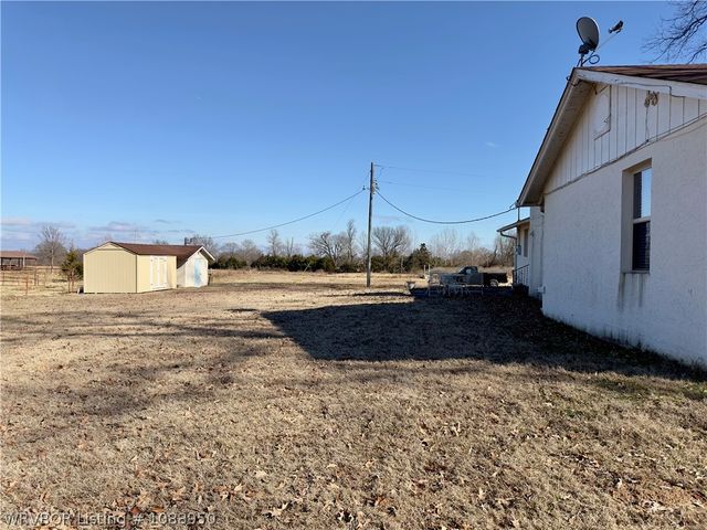 6910 Military Road, Lavaca, AR 72941