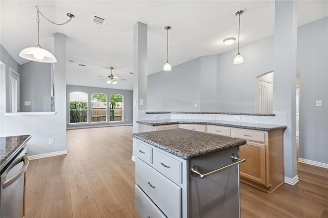 1411 Pebble Banks Lane, Seabrook, TX 77586