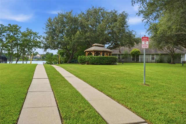 1411 Pebble Banks Lane, Seabrook, TX 77586