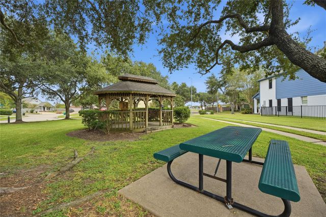 1411 Pebble Banks Lane, Seabrook, TX 77586