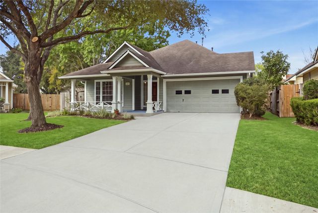1411 Pebble Banks Lane, Seabrook, TX 77586