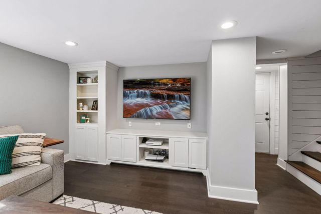 1165 Josephine Road, Roseville, MN 55113