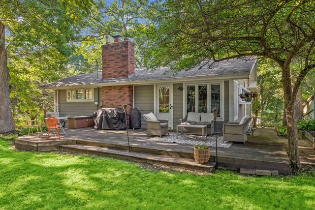 1165 Josephine Road, Roseville, MN 55113