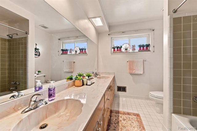 30238 Newport Drive, Warren, MI 48088