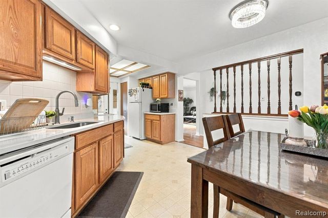 30238 Newport Drive, Warren, MI 48088