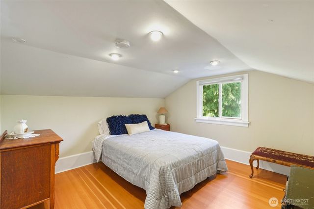 211 S 15th Street, Renton, WA 98055