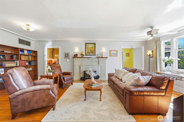 211 S 15th Street, Renton, WA 98055