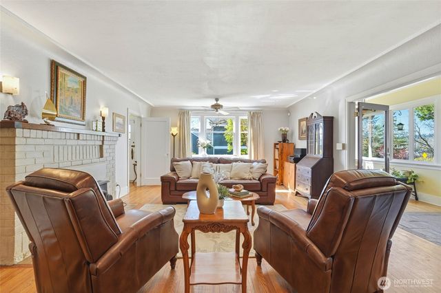 211 S 15th Street, Renton, WA 98055