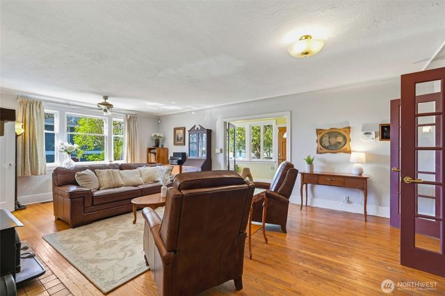 211 S 15th Street, Renton, WA 98055