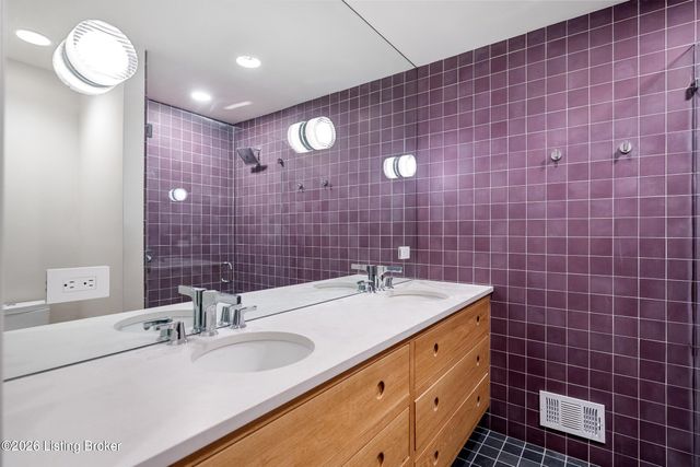 6 Glen Arden Rd, Glenview, KY 40025
