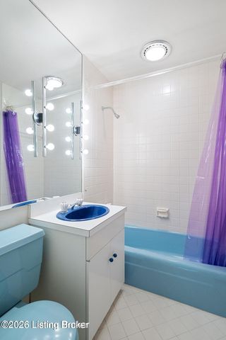 6 Glen Arden Rd, Glenview, KY 40025
