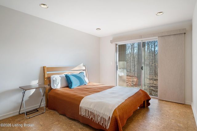 6 Glen Arden Rd, Glenview, KY 40025