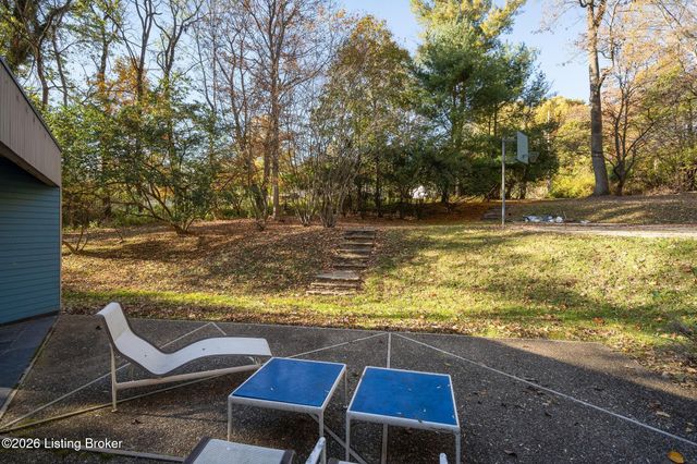 6 Glen Arden Rd, Glenview, KY 40025