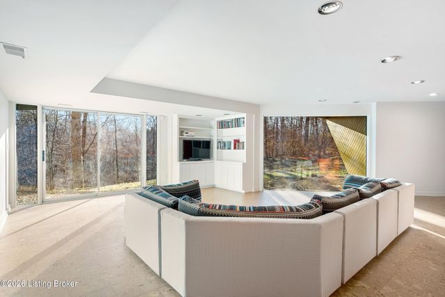 6 Glen Arden Rd, Glenview, KY 40025