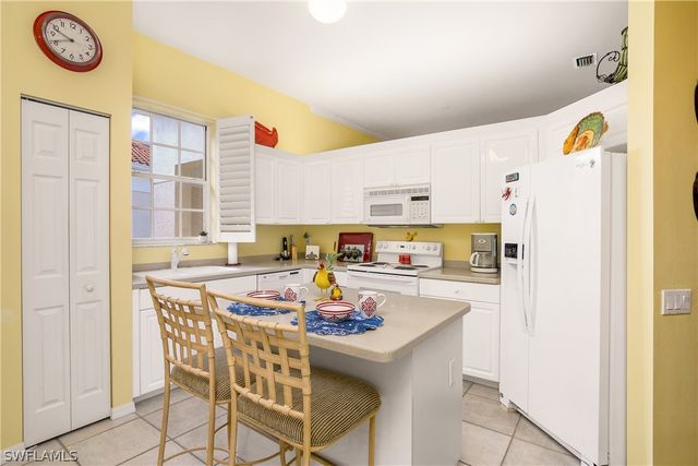 1000 L Ambiance CIR 201, Naples, FL 34108