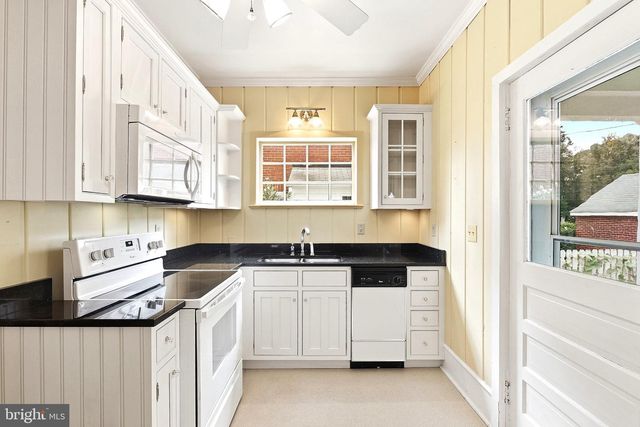 1302 LITTLEPAGE ST, Fredericksburg, VA 22401