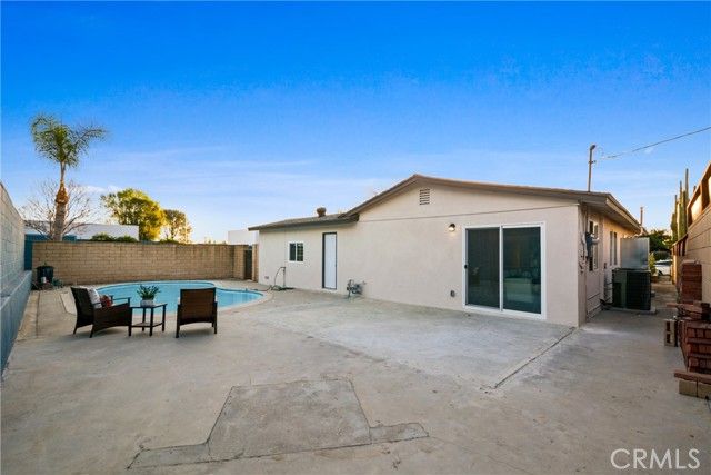339 W Mauna Loa Avenue, Glendora, CA 91740
