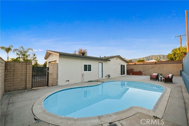 339 W Mauna Loa Avenue, Glendora, CA 91740