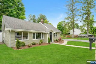 38 Lakeview Avenue, Ringwood, NJ 07456