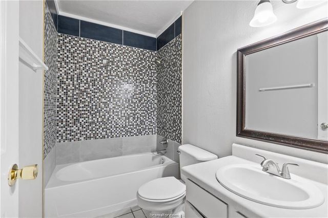 2815 Cypress Bend Circle B, Bryan, TX 77801