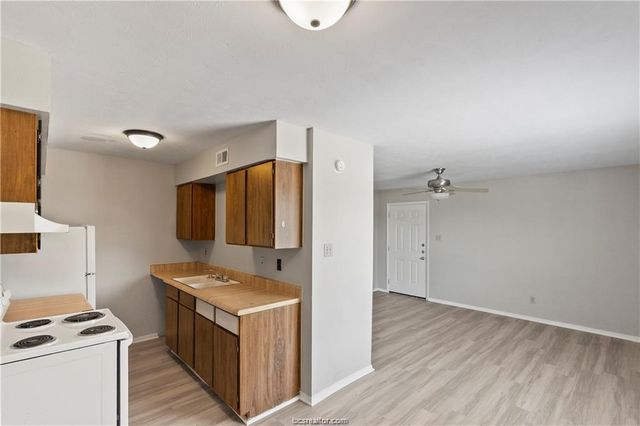 2815 Cypress Bend Circle B, Bryan, TX 77801