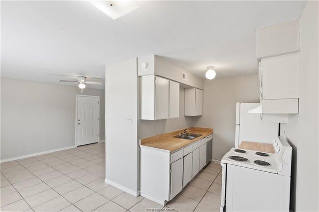 2815 Cypress Bend Circle B, Bryan, TX 77801