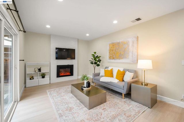 4234 4234 Chapman Way, Pleasanton, CA 94588