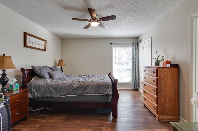 2555 N FLOWERING TREE CV N, Bartlett, TN 38134