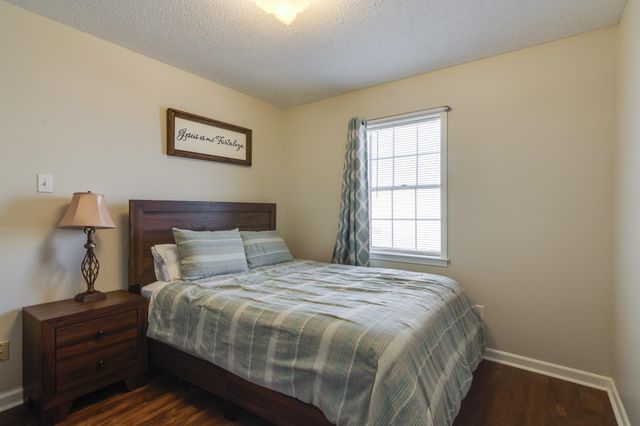 2555 N FLOWERING TREE CV N, Bartlett, TN 38134