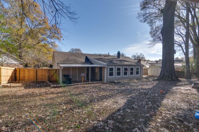 2555 N FLOWERING TREE CV N, Bartlett, TN 38134