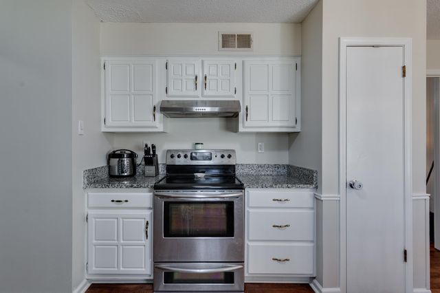 2555 N FLOWERING TREE CV N, Bartlett, TN 38134