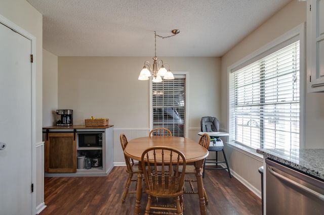 2555 N FLOWERING TREE CV N, Bartlett, TN 38134