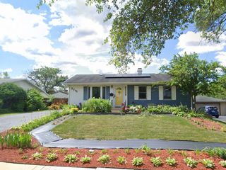 2713 Forest Glen Parkway, Woodridge, IL 60517